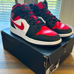 Air Jordan 1 Mid (GS) size 4 boys
